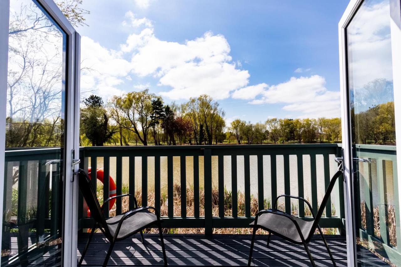 The Vale Golf & Country Club Villa Bishampton Dış mekan fotoğraf