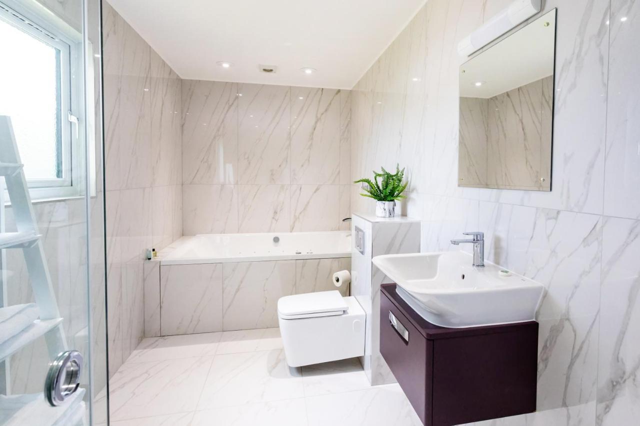 The Vale Golf & Country Club Villa Bishampton Dış mekan fotoğraf